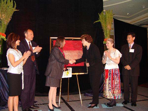 Lyz Ferguson, Cal-Asia's President (third from left), presents the New Silk Road Award to U.S. Sen. Dianne Feinstein at Asia Night on June 3. Witnessing the presentation are TV anchor Thuy Vu; Bill Lee, City of San Francisco; (Ms.) Jeremy Potash, Executive Director; and Rick Chong, Cal-Asia's Chairman. Photo: Nur Syarief, Consulate General of Indonesia.